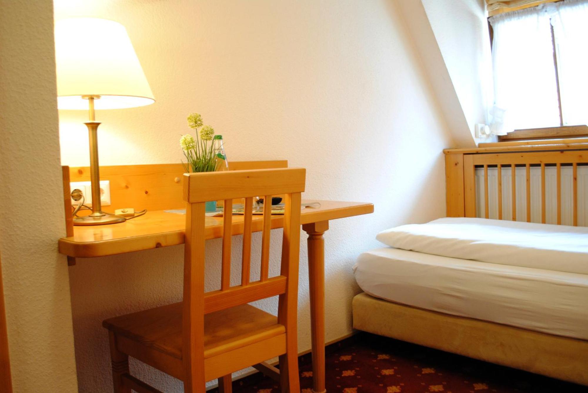 Hotel Zum Breiterle Rothenburg ob der Tauber Room photo