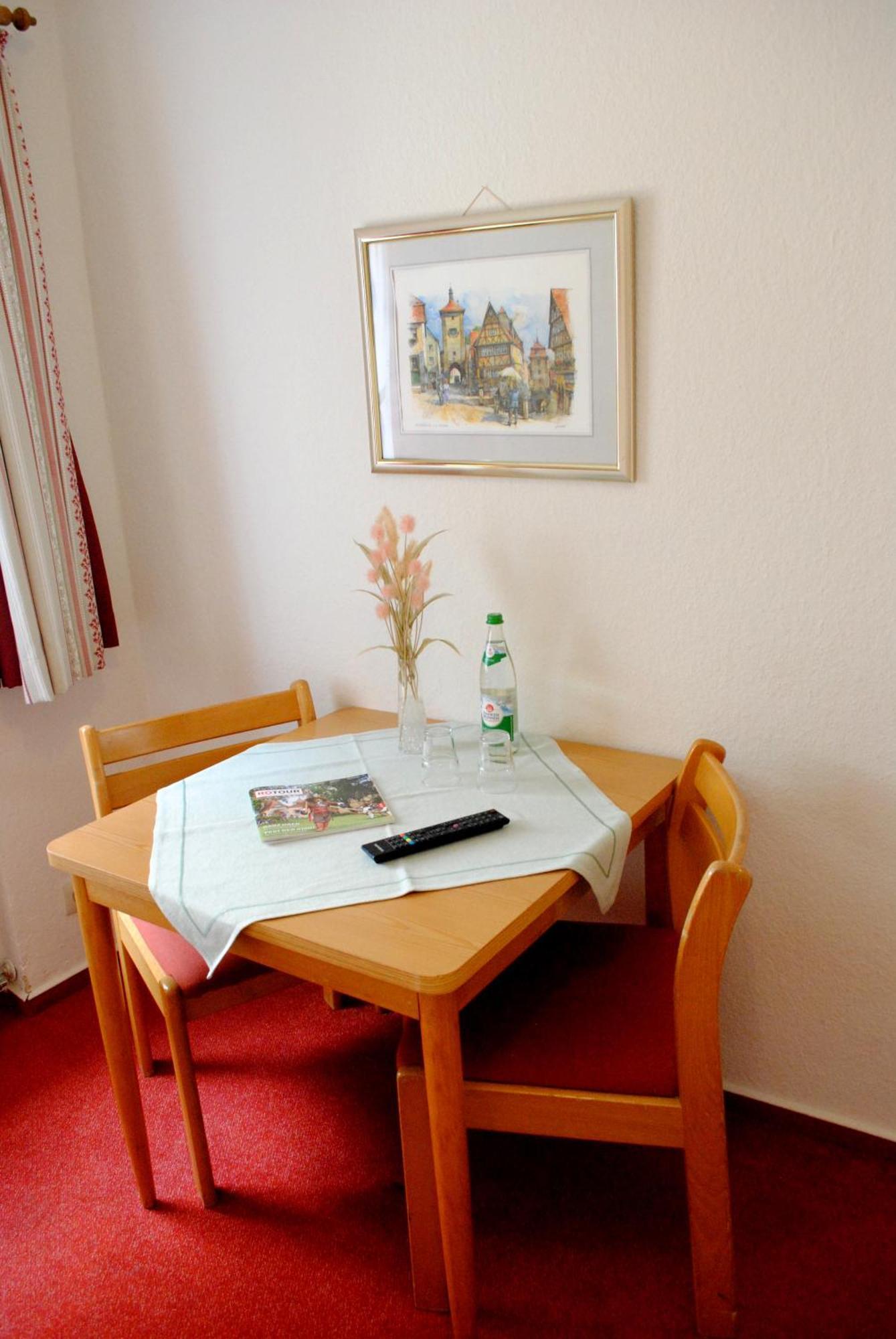 Hotel Zum Breiterle Rothenburg ob der Tauber Room photo